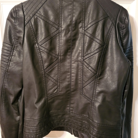 Lock & Love Leather Jacket - Picture 12 of 13